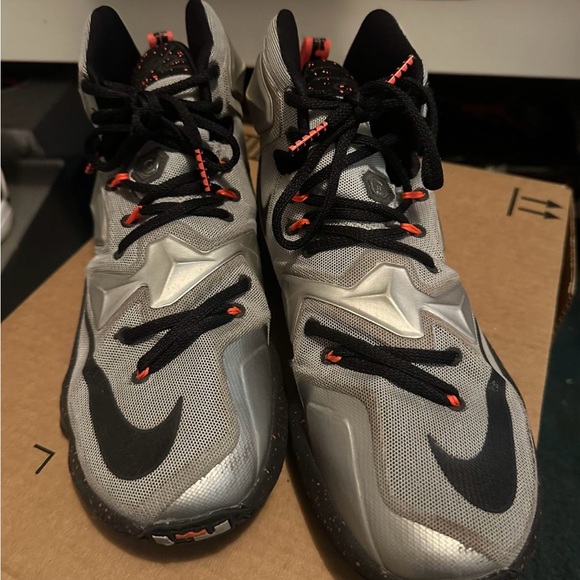 Lightly Used Men’s Lebron Size 8.5 - Picture 1 of 6